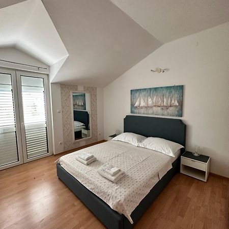 Apartments Villa Ohana Каштела Экстерьер фото