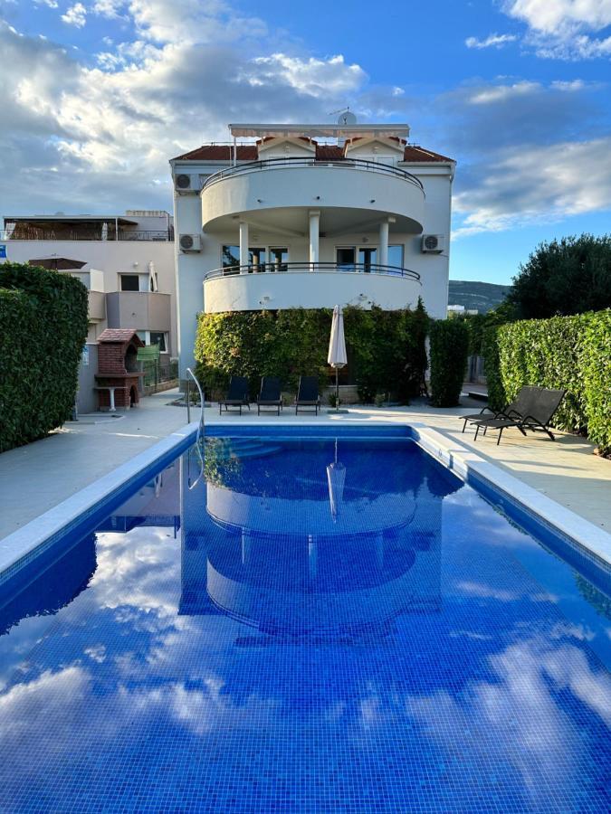 Apartments Villa Ohana Каштела Экстерьер фото