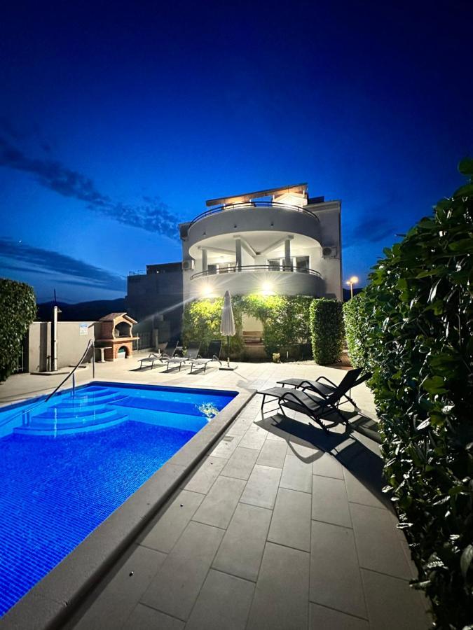 Apartments Villa Ohana Каштела Экстерьер фото